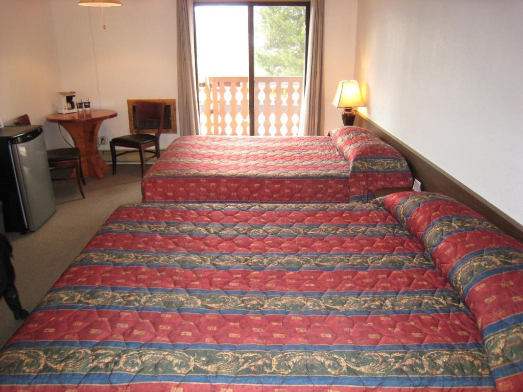 Alpen Motel Radium Hot Springs Room photo