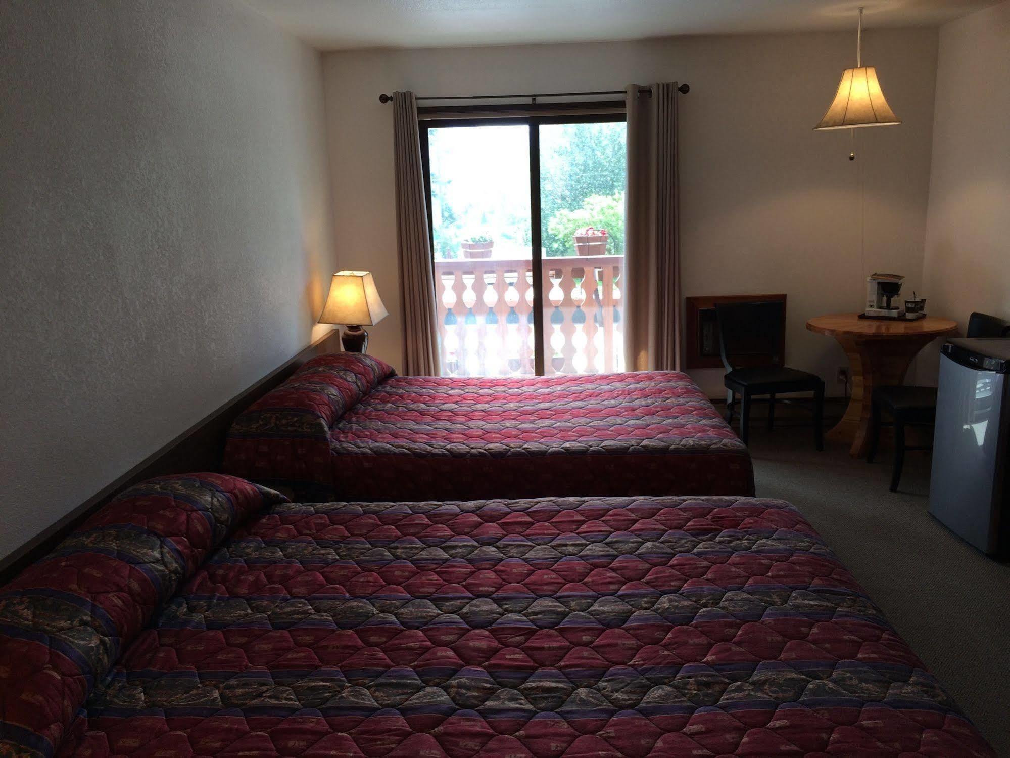 Alpen Motel Radium Hot Springs Exterior photo